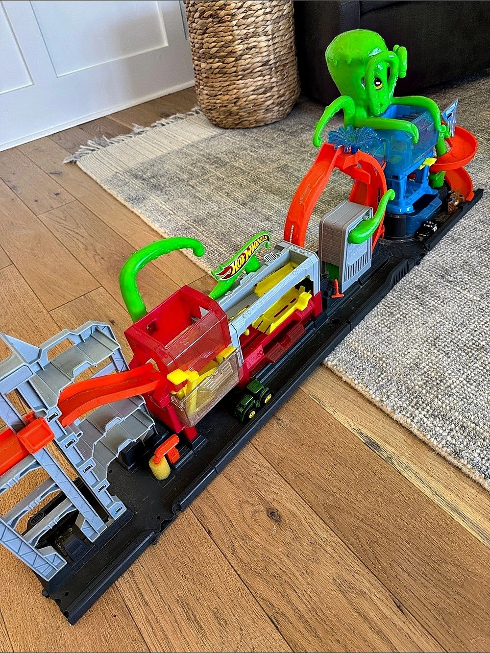 Hot Wheels City Ultimate Octo Car Wash Playset Ultimate Octo Car Wash Playset